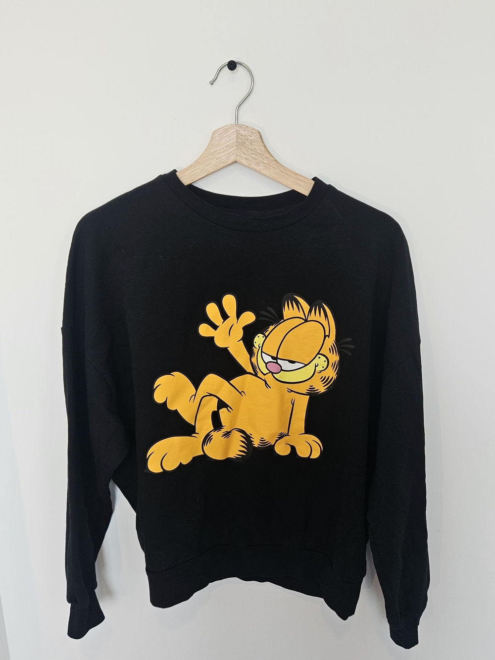Mavi Black Crewneck Sweatshirt with Yellow Garfield Graphic